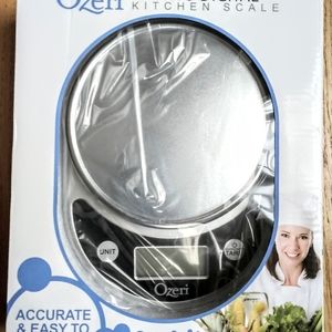 DIGITAL SCALE, MEASURES UPTO 11 POUNDS (5100 GRAMS) NEW IN BOX, BATTERY INCLUDED